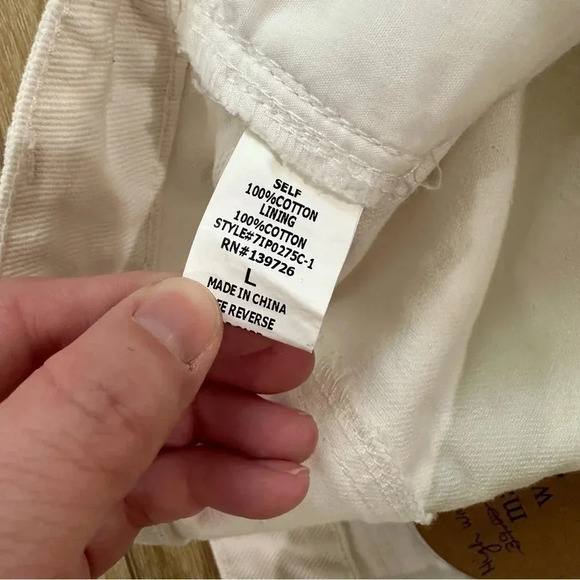 Honey Punch Women's Distressed Frayed Hem White Jean Shorts Size L NWT - Picture 8 of 10